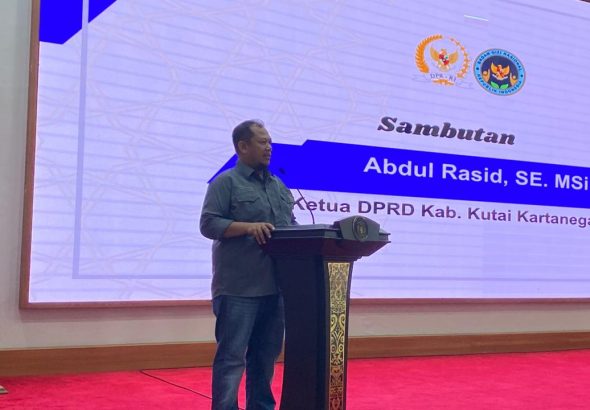 Wakil Ketua I DPRD Kutai Kartanegara (Kukar) Abdul Rasyid menyampaikan pandangan terkait pentingnya pengawasan pelaksanaan Program Makan Bergizi Gratis (MBG) agar tepat sasaran, di Pendopo Odah Etam, Kecamatan Tenggarong, Rabu (15/10/2025).