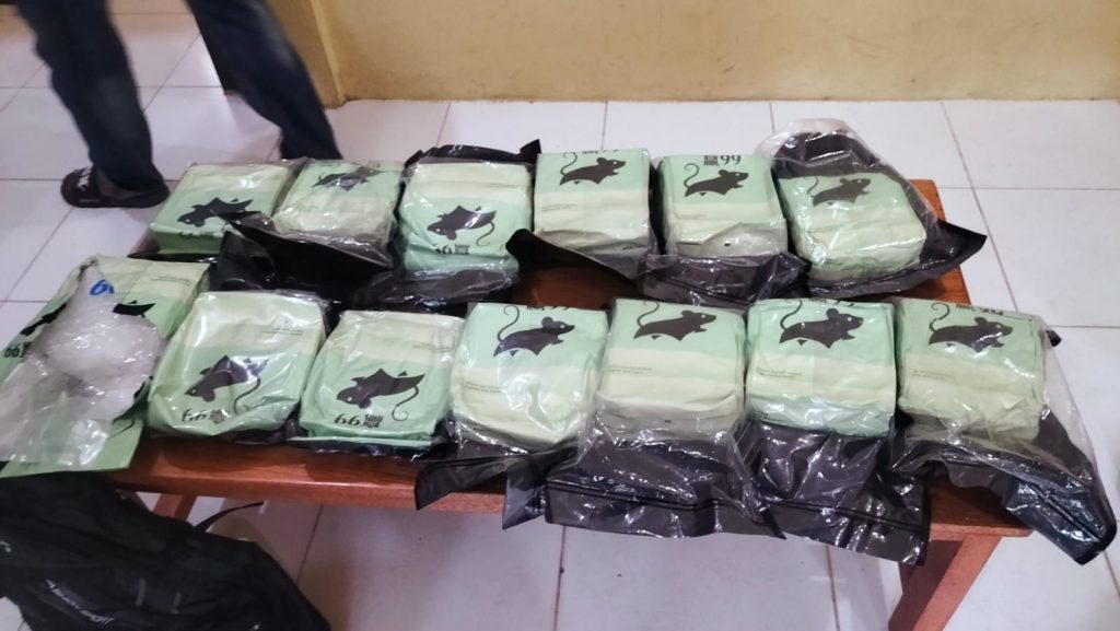 Barang bukti sabu seberat 13 kilogram hasil pengungkapan kasus penyelundupan di perbatasan Nunukan, diamankan di Polsek Lumbis sebelum dibawa ke Polres Nunukan, Jumat (10/10/2025).