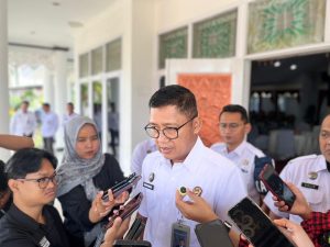 Kepala Lapas IIA Tenggarong, Suparman, saat menghadiri kegiatan pembinaan di Lapas Tenggarong, Selasa (14/10/2025).