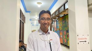 Pamong Budaya Ahli Muda Disdikbud Kukar, H. Muhammad Saidar, memberikan keterangan kepada media usai rapat persiapan Pekan Kebudayaan Daerah (PKD) 2025 di Gedung A Bidang Kebudayaan, Tenggarong, Rabu (15/10/2025).